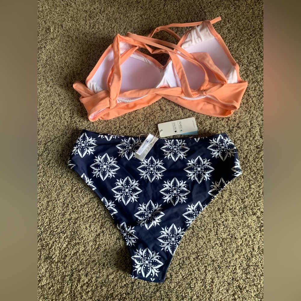 Woman’s bikini - Picture 3 of 3